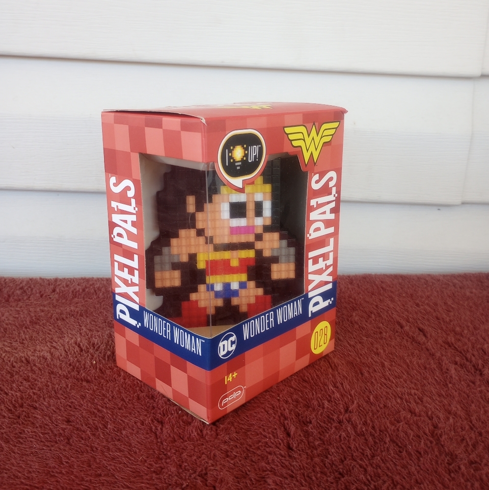 PDP Pixel Pals DC Comics: Wonder Woman - Collectible Light-Up Display 028 NEW